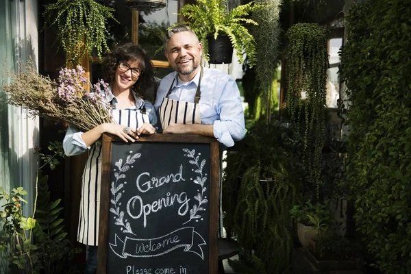 Flower Bunches and Sprays that will Embellish your Grand Opening Services