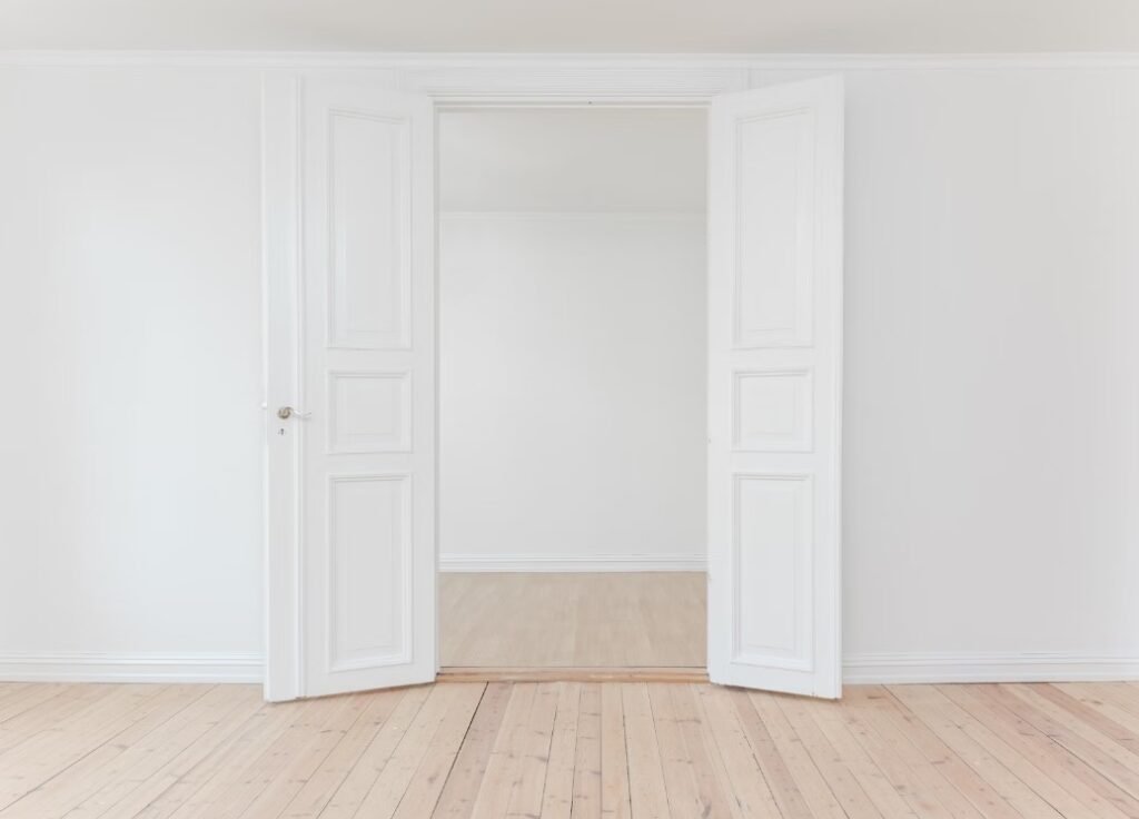A Comprehensive Guide to Buying Wholesale Chinese Doors